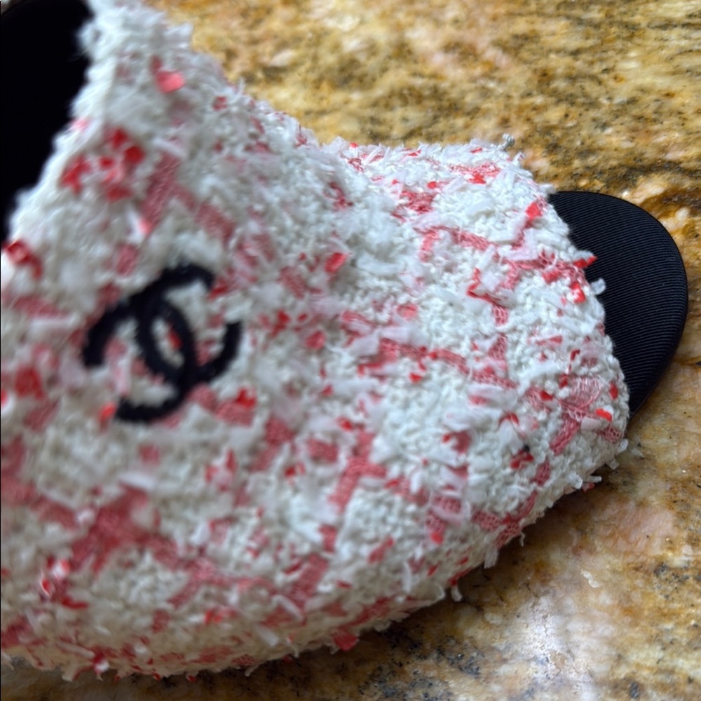 Chanel Pink and White Mules with Tweed Design - Picture 5 of 11
